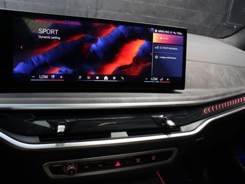 Used 2024 BMW X7 xDrive40i w/ Climate Comfort Package image 65