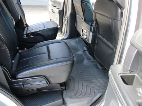 Used 2020 Ford Expedition XLT image 13