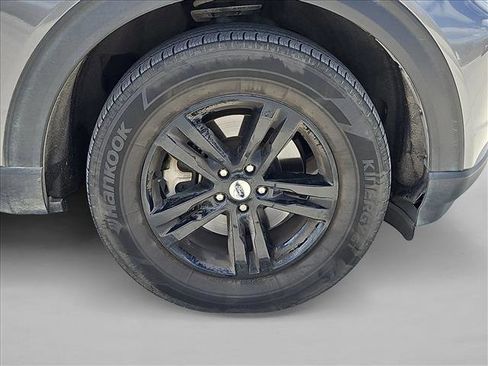 Used 2021 Ford Explorer XLT image 22