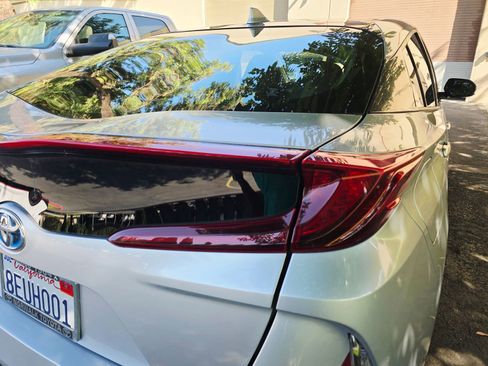 Used 2018 Toyota Prius Prime Premium image 46