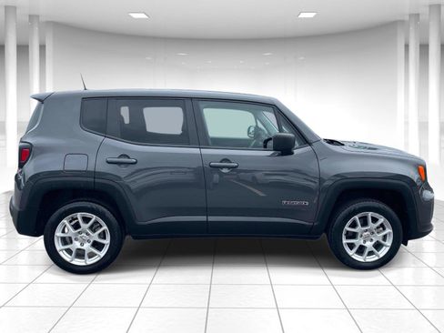 Used 2023 Jeep Renegade Latitude AWD/4WD image 2