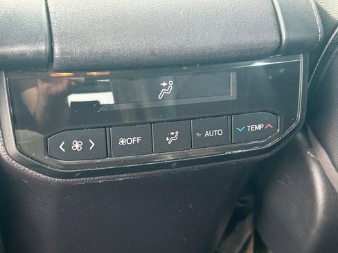 Used 2023 Toyota Highlander Limited image 24