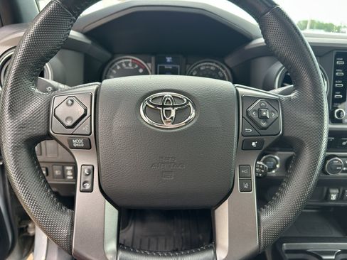 Used 2021 Toyota Tacoma TRD Sport AWD/4WD image 15
