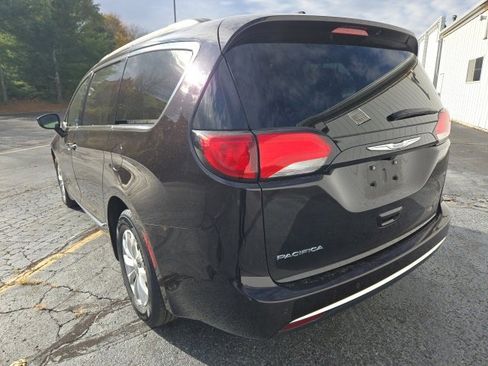 Certified 2017 Chrysler Pacifica Touring-L image 7