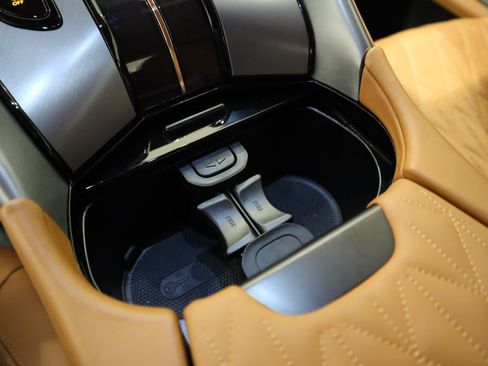 Used 2024 Aston Martin DB12 Coupe RWD image 27
