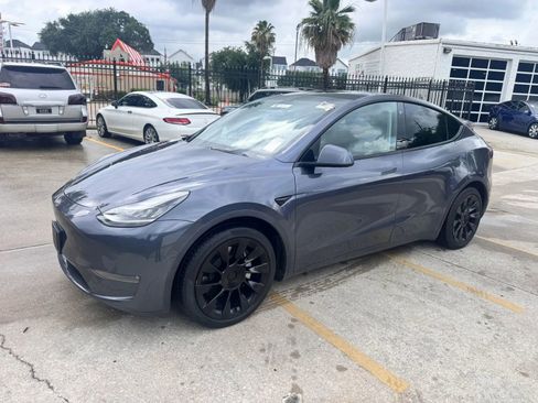 Used 2021 Tesla Model Y Long Range AWD/4WD image 3