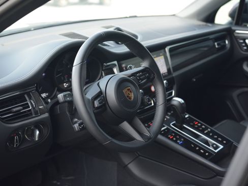 Certified 2026 Porsche Macan Turbo AWD/4WD image 4