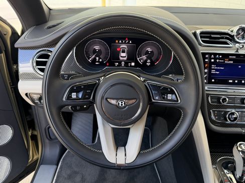 Used 2023 Bentley Bentayga AWD/4WD image 4