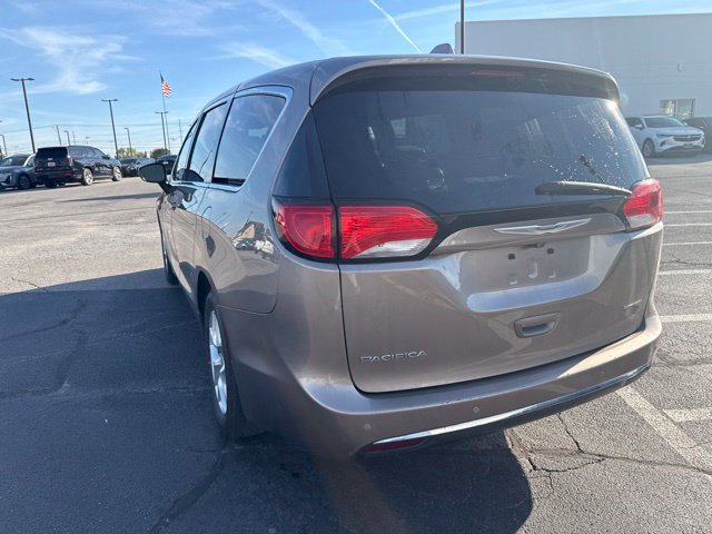 Used 2017 Chrysler Pacifica Touring Plus w/ Tire & Wheel Group FWD image 21