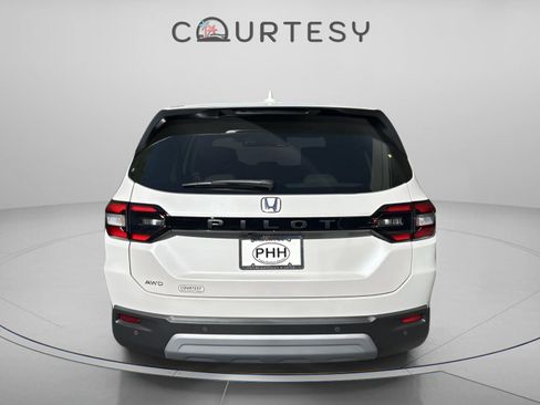 Used 2025 Honda Pilot EX-L image 6