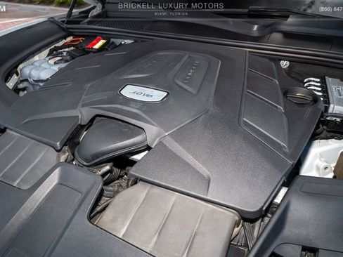 Used 2020 Porsche Cayenne image 38