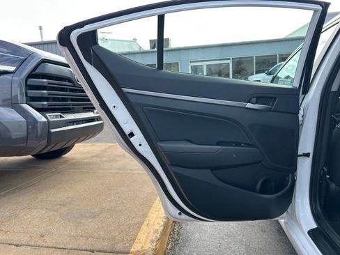 Used 2017 Hyundai Elantra Limited w/ Limited Tech Package 04 image 15