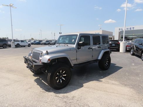 Used 2013 Jeep Wrangler Unlimited Sahara w/ Connectivity Group AWD/4WD image 2