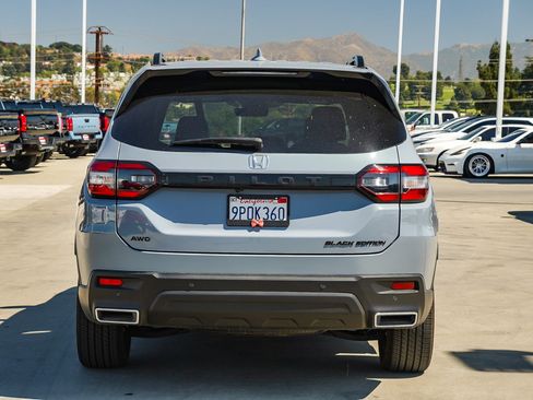 Used 2025 Honda Pilot Black Edition image 6