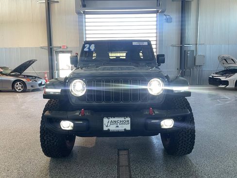 Used 2024 Jeep Wrangler Unlimited Rubicon image 2