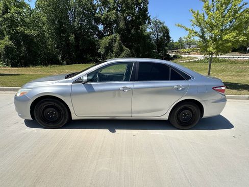 Used 2015 Toyota Camry LE FWD image 8