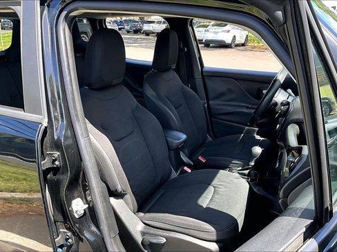 Used 2017 Jeep Renegade Altitude AWD/4WD image 7