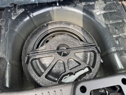 Used 2013 Ford Fiesta SE FWD image 25