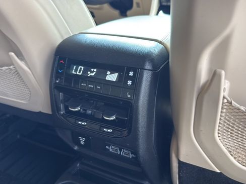 Used 2021 Jeep Grand Cherokee L Limited AWD/4WD image 24