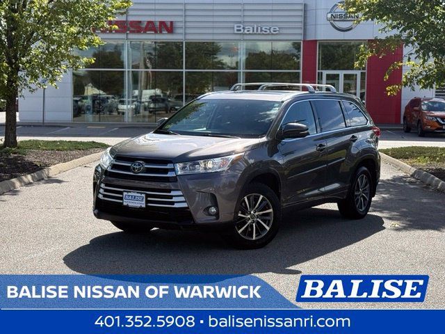 Used 2018 Toyota Highlander XLE AWD/4WD image 1