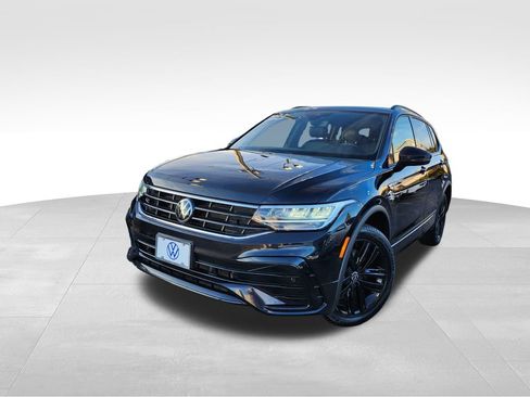 Certified 2022 Volkswagen Tiguan SE R-Line image 3