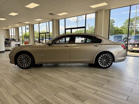 Used 2011 BMW 750Li RWD image 4