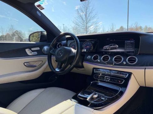 Used 2017 Mercedes-Benz E 300 4MATIC image 19