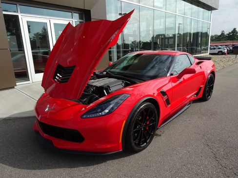 Used 2019 Chevrolet Corvette Grand Sport RWD image 18