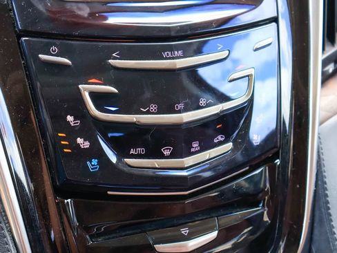 Used 2018 Cadillac Escalade ESV Luxury RWD image 16