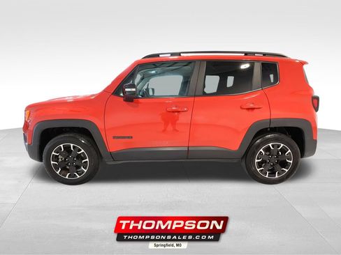 Used 2023 Jeep Renegade Latitude AWD/4WD image 1