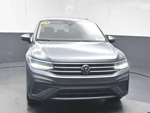 Used 2024 Volkswagen Tiguan SE FWD image 3