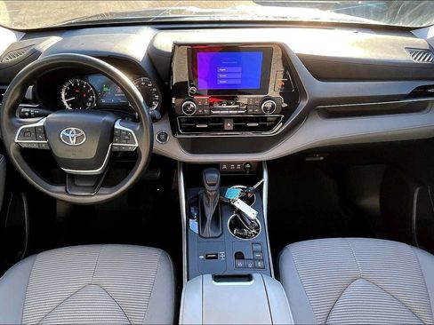 Used 2023 Toyota Highlander L FWD image 14