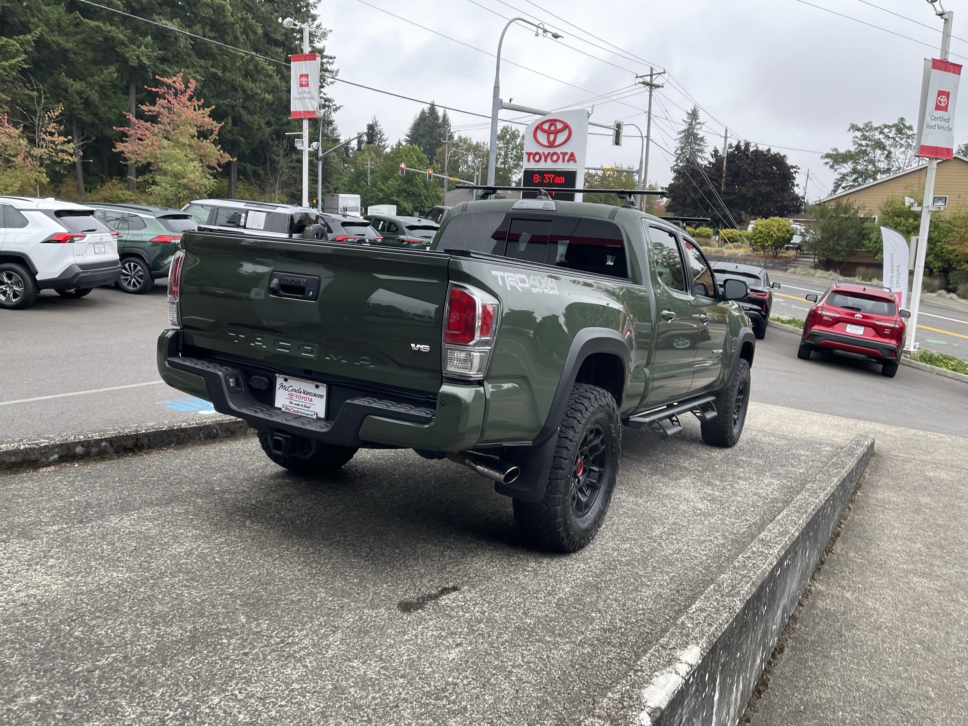 Certified 2021 Toyota Tacoma TRD Off-Road w/ TRD Premium Off Road Package AWD/4WD image 8