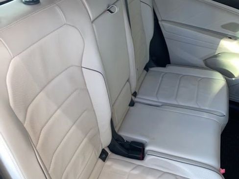 Used 2022 Volkswagen Tiguan SEL R-Line image 11