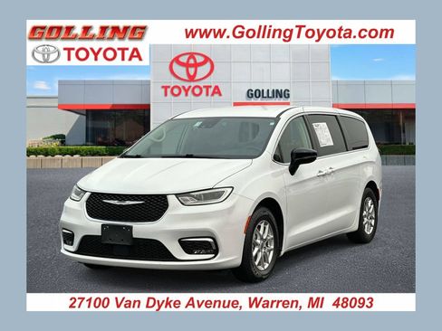 Used 2024 Chrysler Pacifica Touring-L FWD image 1