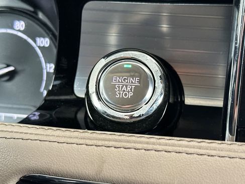 Used 2022 Lincoln Corsair FWD w/ Rear Removable Package Tray image 24