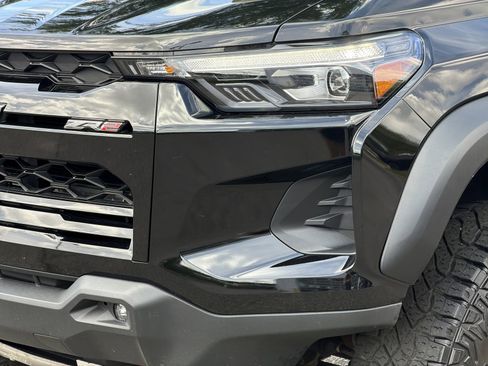 Used 2025 Chevrolet Colorado ZR2 w/ Technology Package AWD/4WD image 8
