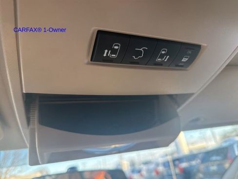 Used 2015 Dodge Grand Caravan SXT image 19