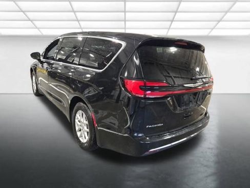 Used 2025 Chrysler Pacifica Select FWD image 6
