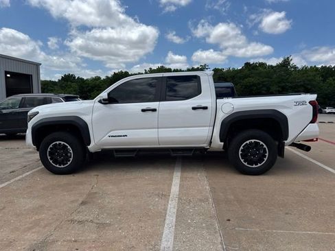 Used 2024 Toyota Tacoma TRD Off-Road AWD/4WD image 2