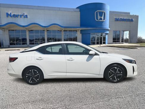 Used 2024 Nissan Sentra SV FWD image 5
