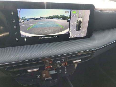 Certified 2025 Nissan Kicks SR FWD image 26