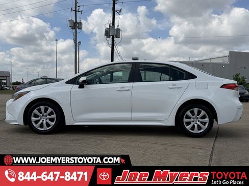 Used 2025 Toyota Corolla LE image 6