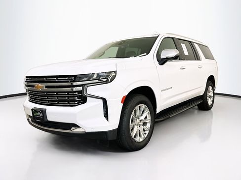 Used 2023 Chevrolet Suburban Premier image 3