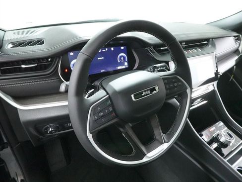 New 2026 Jeep Grand Cherokee L Limited w/ Limited Altitude Package AWD/4WD image 24