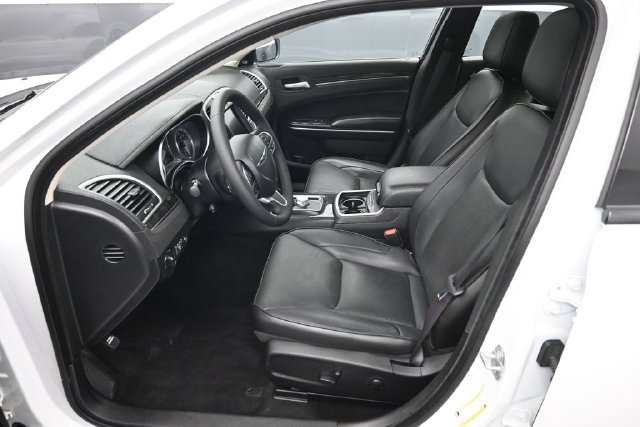 Used 2022 Chrysler 300 Touring L w/ Popular Equipment Group AWD/4WD image 9