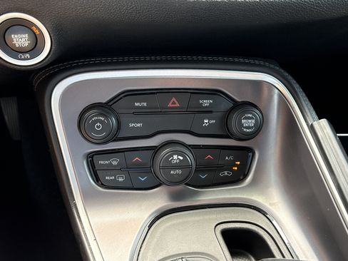 Used 2019 Dodge Challenger SXT AWD/4WD image 18
