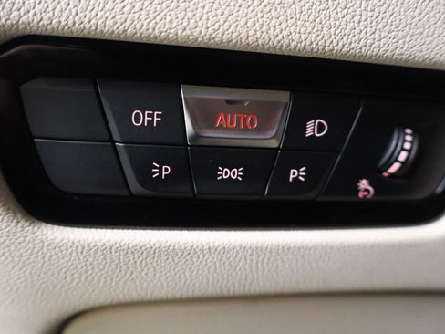 Used 2020 BMW 330i xDrive Sedan w/ Convenience Package image 32