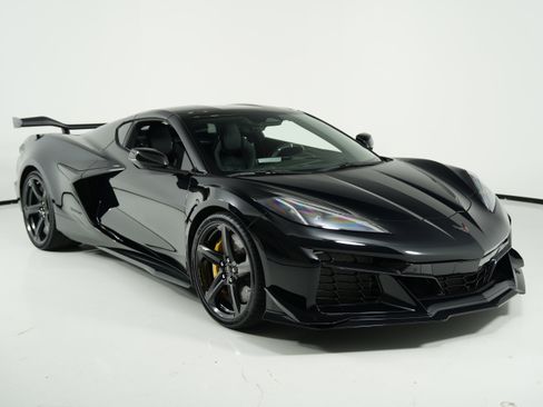Used 2025 Chevrolet Corvette Z06 w/ Z07 Performance Package RWD image 8