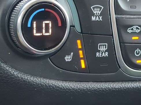 Used 2020 Chevrolet Equinox LT w/ Driver Convenience Package image 22